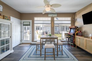 Games room - Family Villa with Pool and Arcade - VOB (Frankford)