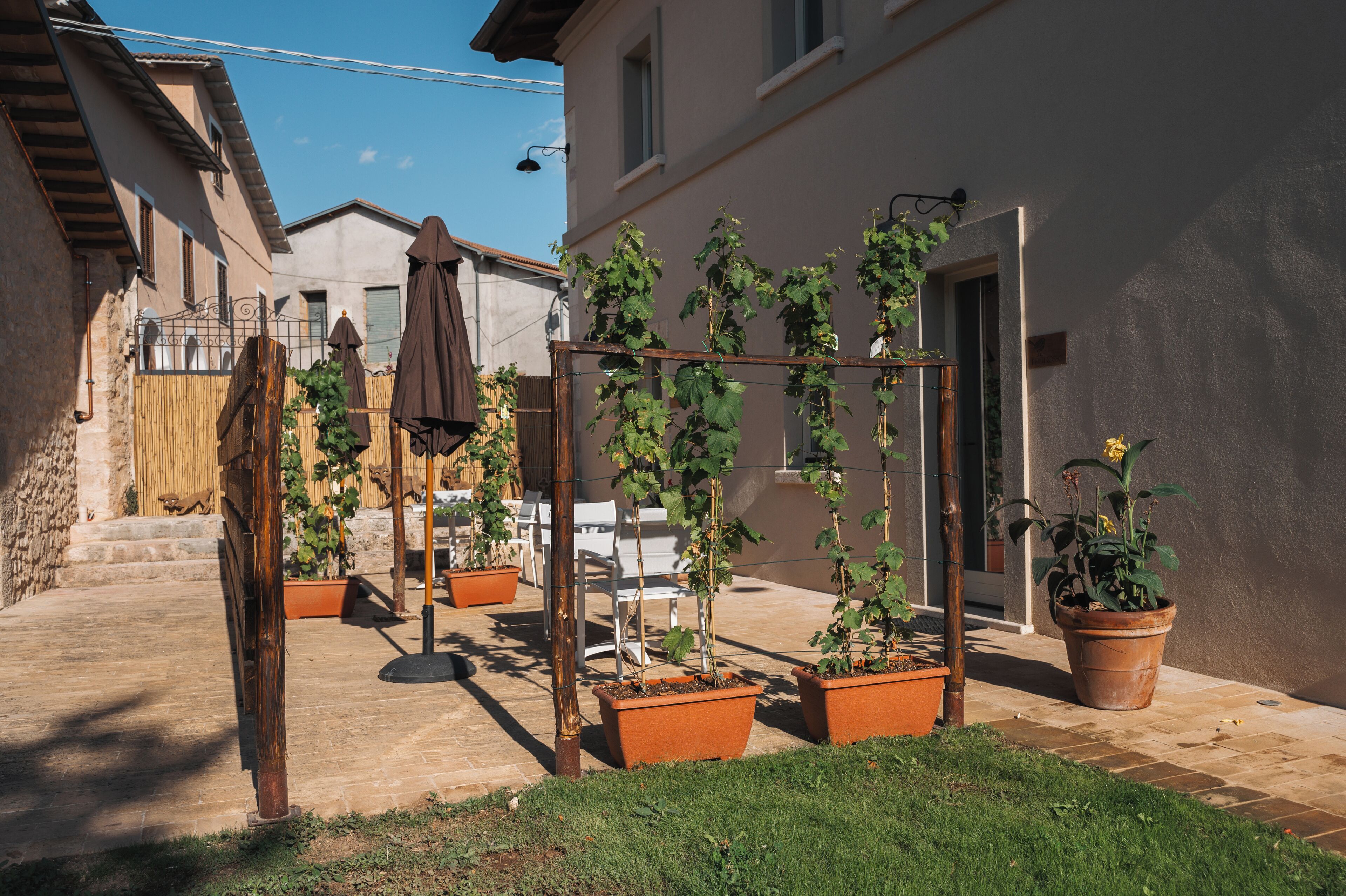 Deluxe Apartment, Mountain View | Desk, laptop workspace, free WiFi, bed sheets