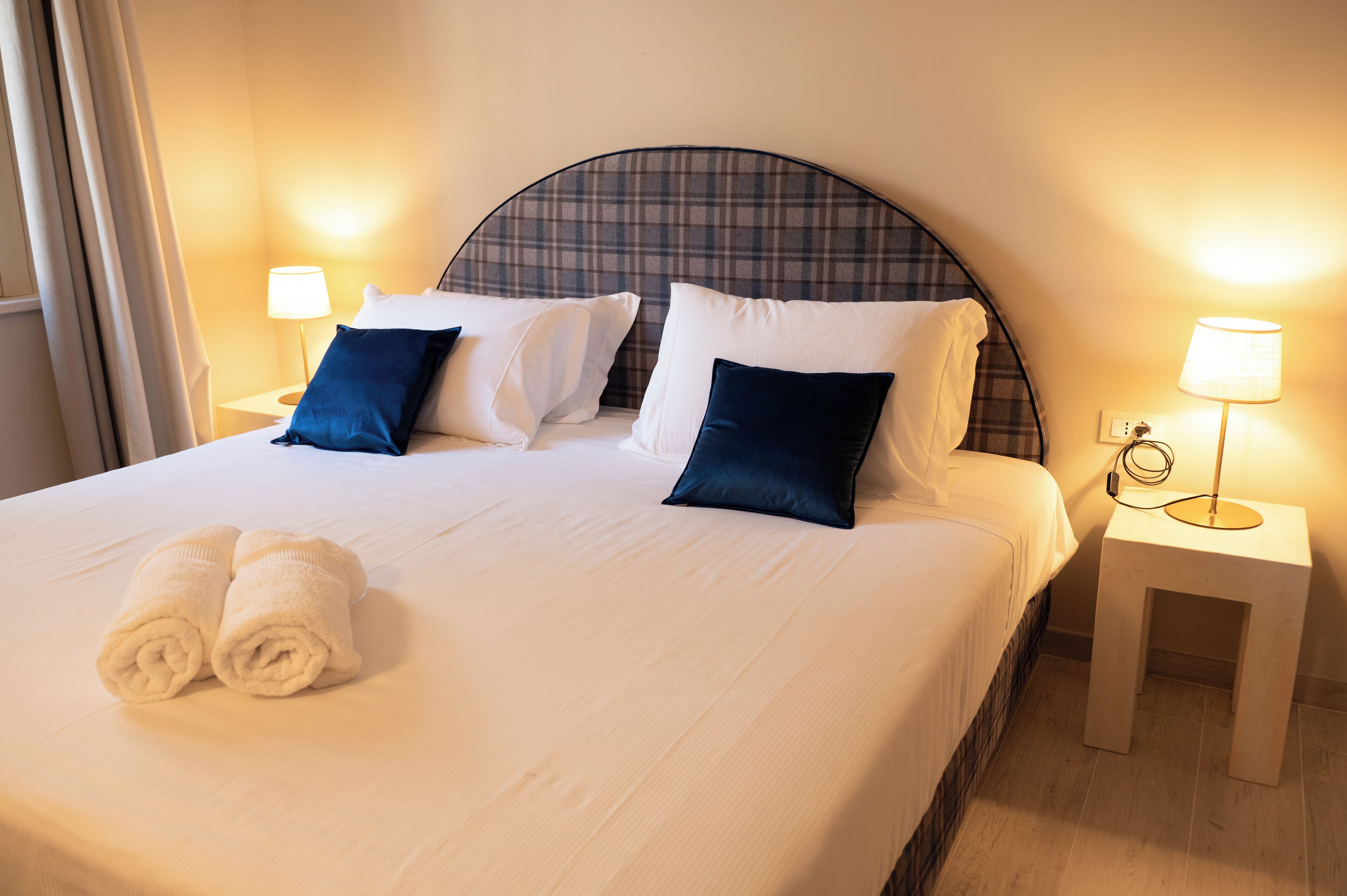 Desk, laptop workspace, free WiFi, bed sheets