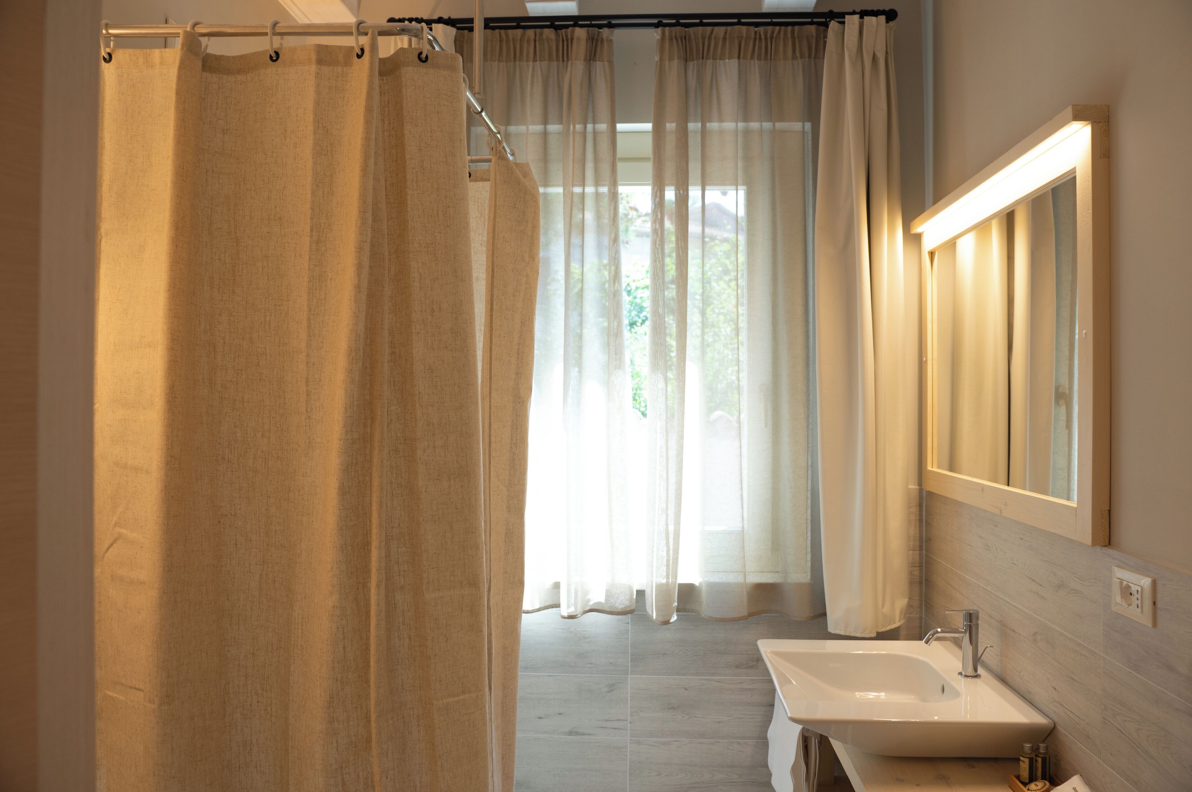 Traditional-Apartment, Bergblick | Badezimmer