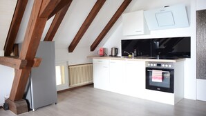 Private kitchen - Lake View Apartment, 2 min from Lake Constance. Balcony. Pets are welcome! (Ermatingen)