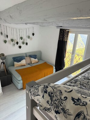 2 bedrooms, in-room safe, iron/ironing board, travel cot - Balcon soleil, a haven of peace with a sublime view (Malaussène)
