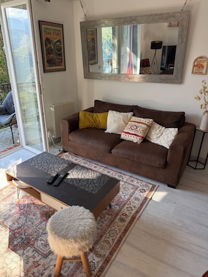 Smart TV, books, stereo - Balcon soleil, a haven of peace with a sublime view (Malaussène)