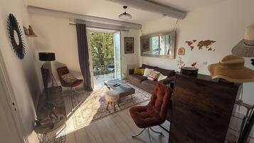 TV connectée, livres, chaßne hi-fi