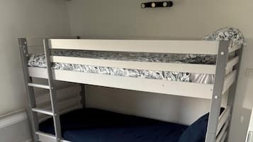 2 slaapkamers, een kluis op de kamer, een strijkplank/strijkijzer