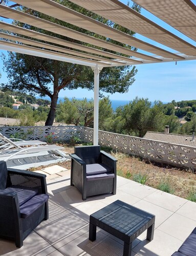 Bandol T4 rez de jardin vue mer 6 couchages