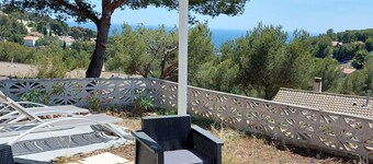 Bandol T4 garden level sea view sleeps 6
