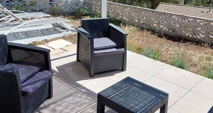 Bandol T4 garden level sea view sleeps 6