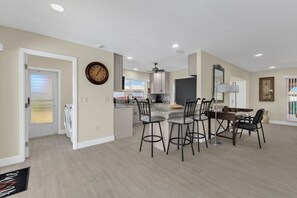 Dining - Renovated house with huge screened and heated pool and canal on Charlotte Harbor (Port Charlotte)