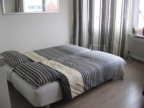 1 bedroom, bed sheets