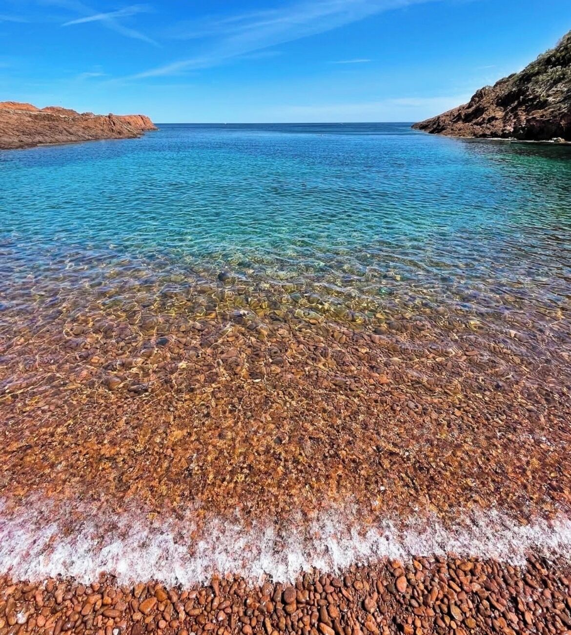 Aurinkotuoleja, rantapyyhkeitä