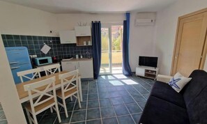 Smart TV - Coral, Two-room apartment Hill View (Nebida)