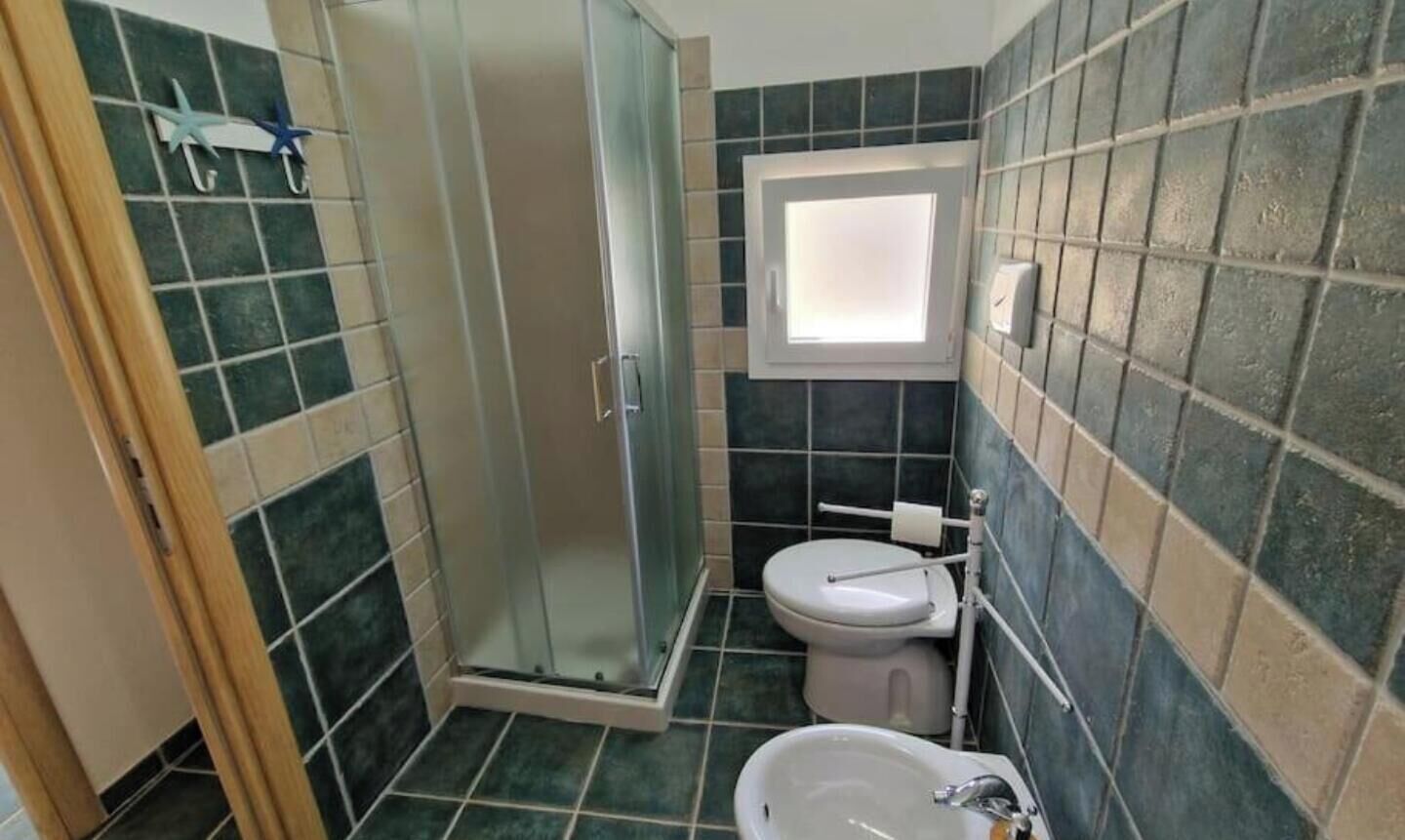 Dusche, Haartrockner, Bidet, Handtücher