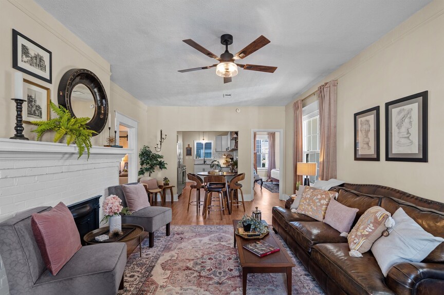 Laurel Charm Is A Cozy Home With Eclectic Charm In The Heart Of Augusta. Featuring 3 Beds 2 Baths, And Space To Sleep Up To 8 Guests, Its Perfect For Families, Friends, And Traveling Professionals. Pet-friendly, Just Minutes From Downtown Augusta. - Augusta