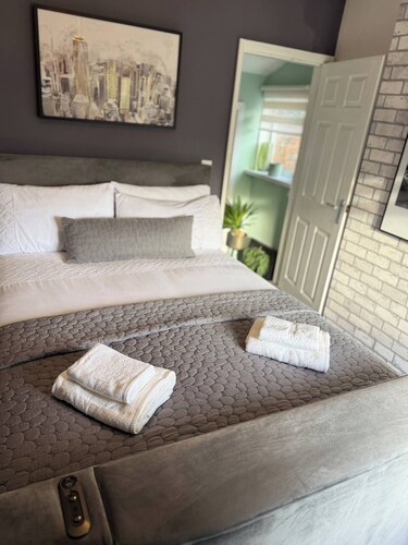 Peaceful Retreat in Telford With Modern Amenities