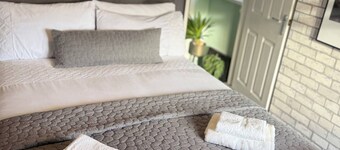 Peaceful Retreat in Telford With Modern Amenities