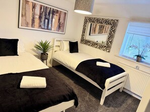 House, 3 Bedrooms - Peaceful Retreat in Telford With Modern Amenities (Telford)