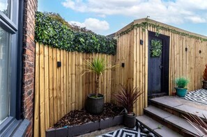 House, 3 Bedrooms | Exterior detail - Peaceful Retreat in Telford With Modern Amenities (Telford)