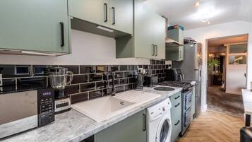 House, 3 Bedrooms | Laundry