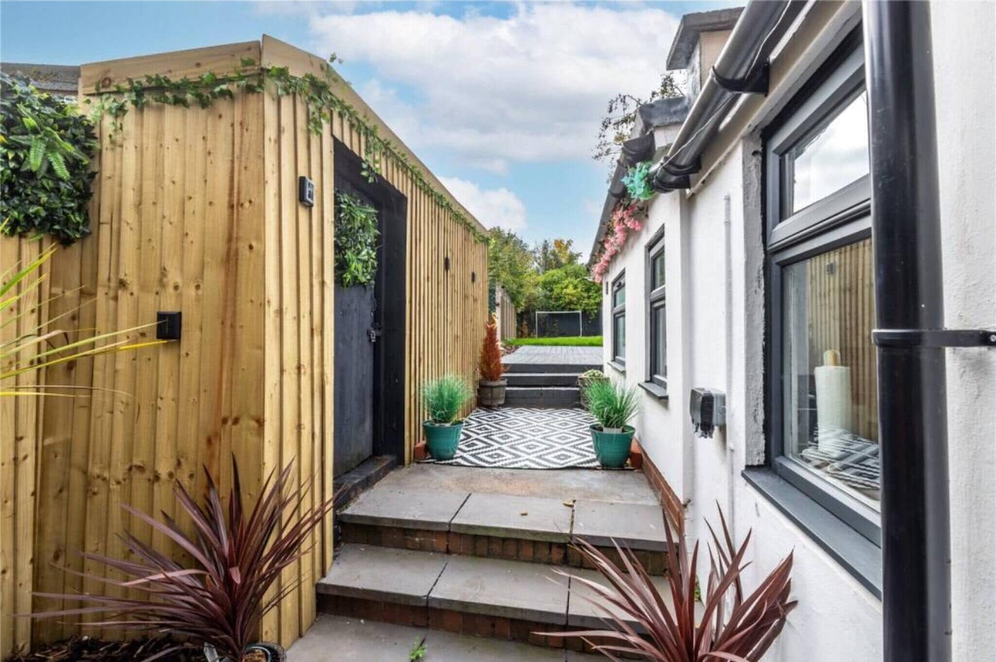 House, 3 Bedrooms | Property grounds