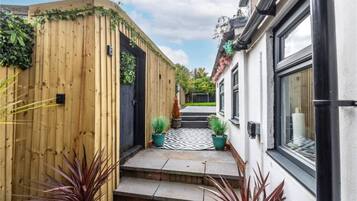 House, 3 Bedrooms | Property grounds