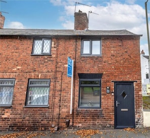 House, 3 Bedrooms | Exterior detail - Peaceful Retreat in Telford With Modern Amenities (Telford)