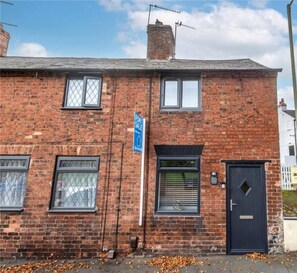 House, 3 Bedrooms | Exterior detail - Peaceful Retreat in Telford With Modern Amenities (Telford)