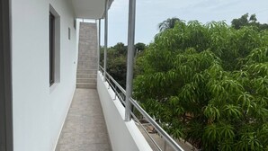 Casa, 4 habitaciones, fumadores, piscina privada | Balcón