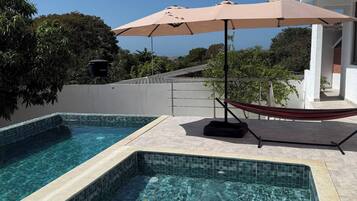 Kolam renang outdoor