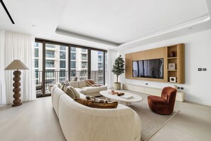 Living area - Upscale 3BR Maid Near Dubai Mall (Dubai)