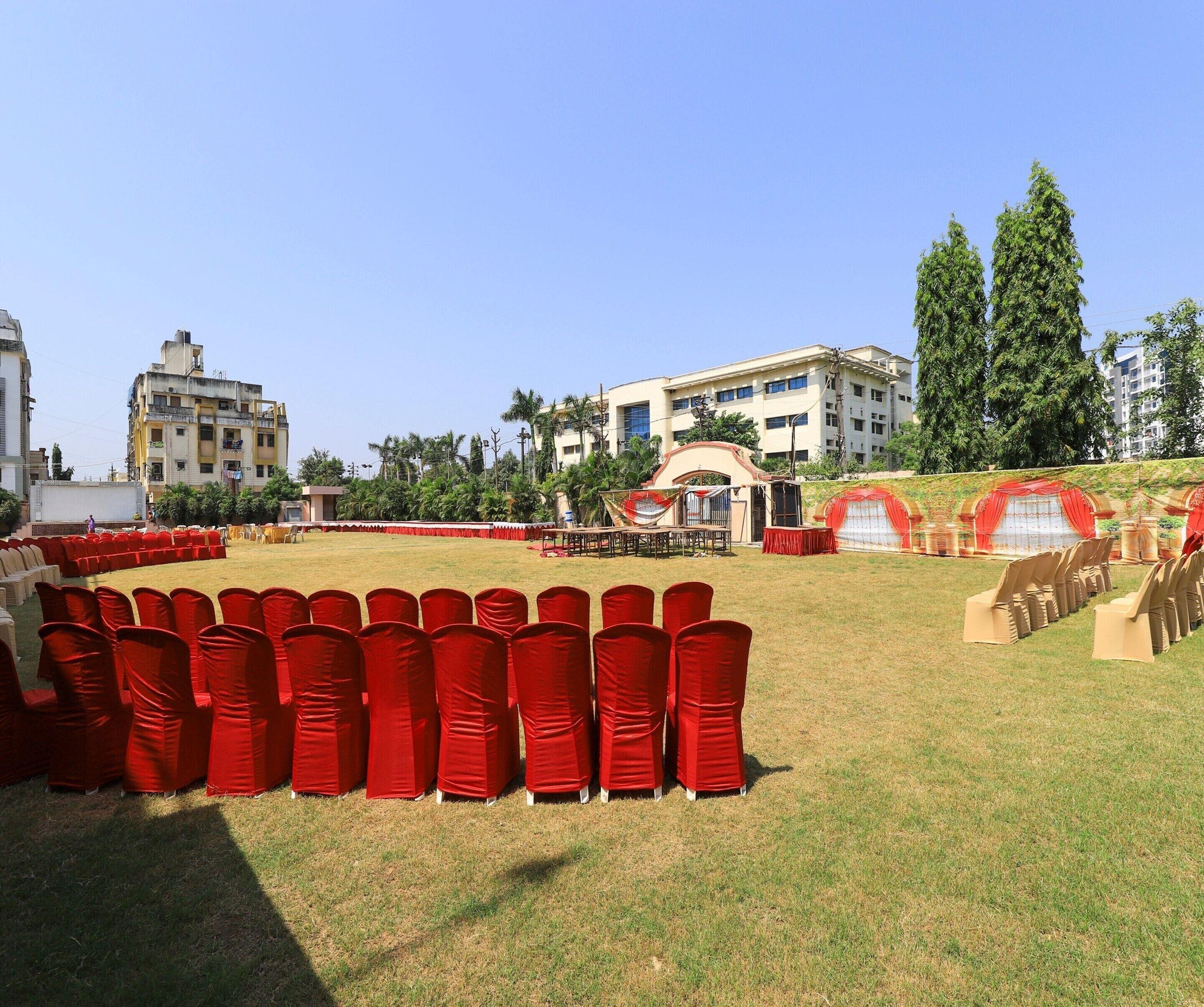 House | Outdoor banquet area