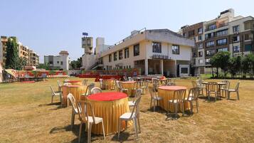 House | Outdoor dining