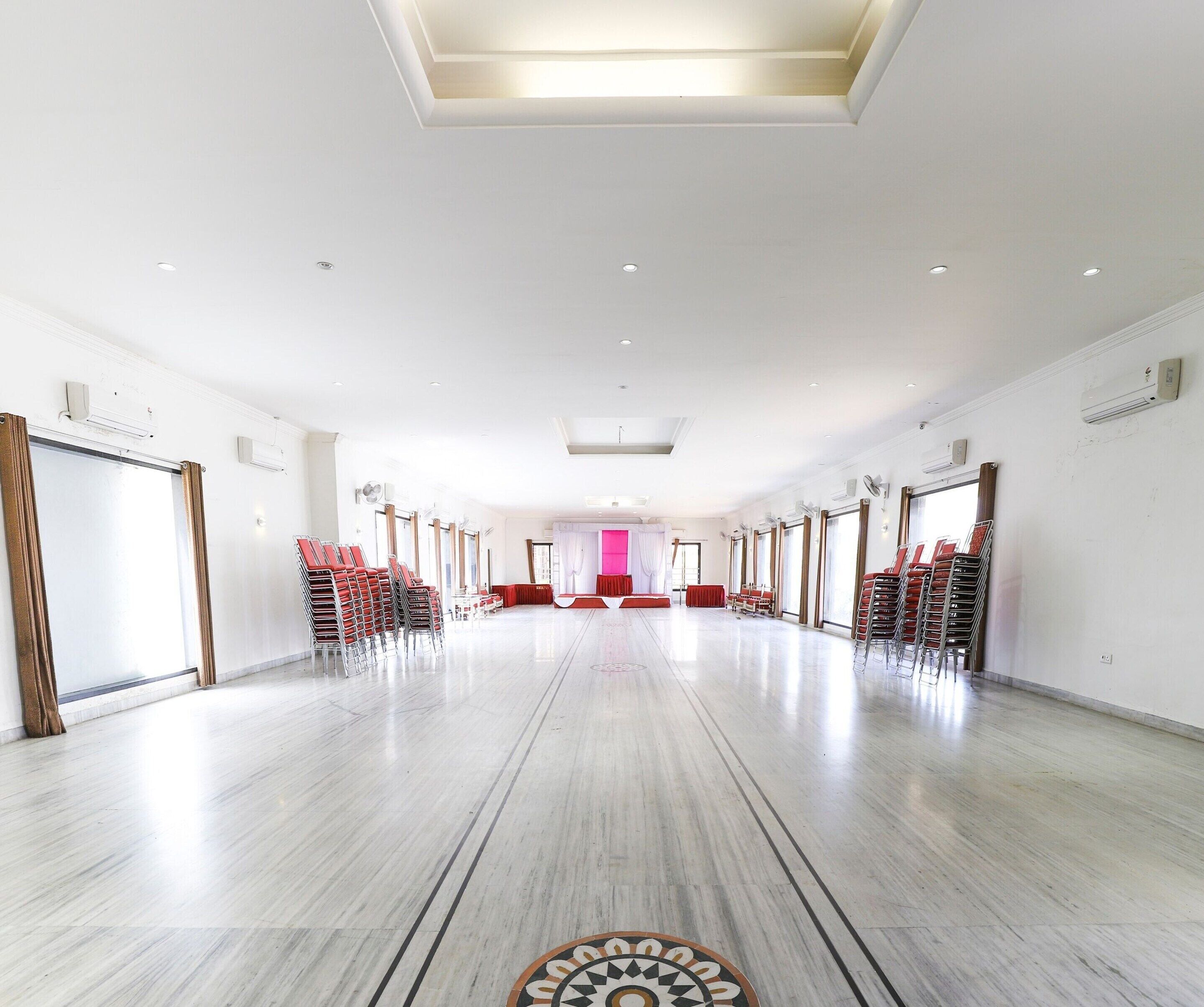 House | Banquet hall