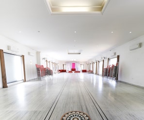 House | Banquet hall