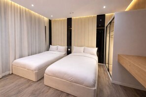 Silitysrauta/-lauta, Wi-Fi, vuodevaatteet