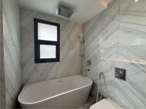 Bidee, pyyhkeet, saippua, vessapaperi