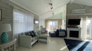 Cottage, 3 Bedrooms | Living area