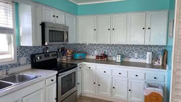 Cottage, 3 Bedrooms | Private kitchen | Fridge, coffee/tea maker