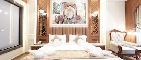 Desk, laptop workspace, free WiFi