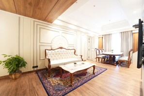 Phòng Suite Royal, quang cảnh thành phố | Khu phòng khách