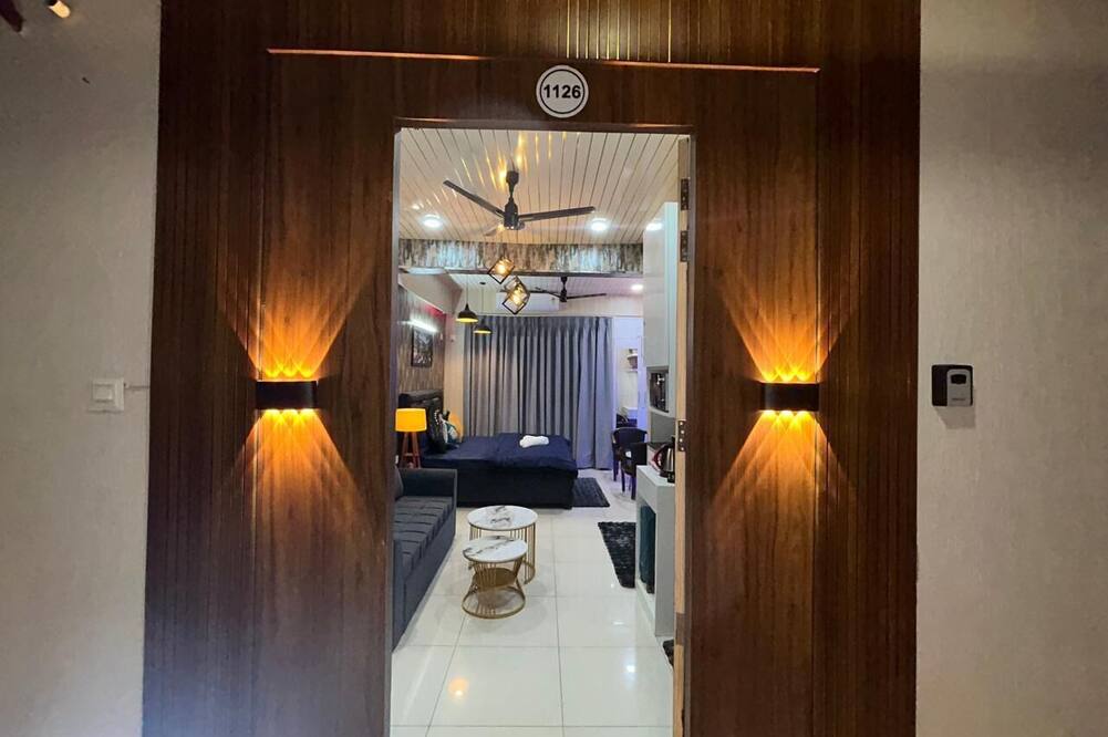 Spacious 1bhk for 6 Guests King & Sofa Beds Zirakpur,chandigarh,mohali,tricity