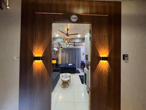 Spacious 1bhk for 6 Guests King & Sofa Beds Zirakpur,chandigarh,mohali,tricity