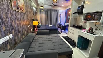 Apartment, 1 Bedroom, Accessible, Smoking | Lounge