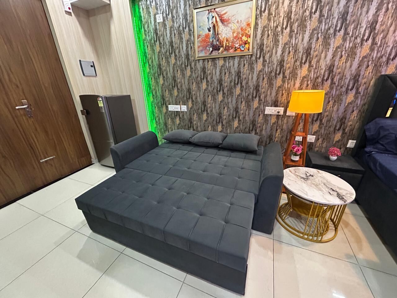 Apartment, 1 Bedroom, Accessible, Smoking | Living room
