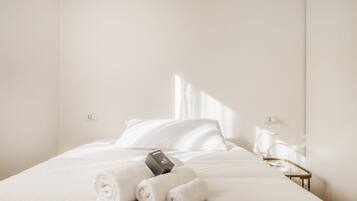 2 Schlafzimmer, Bügeleisen/Bügelbrett