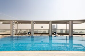Outdoor pool - Maison Privee - Comfortable Downtown Apartment w/ City Skyline Vws (Dubai)