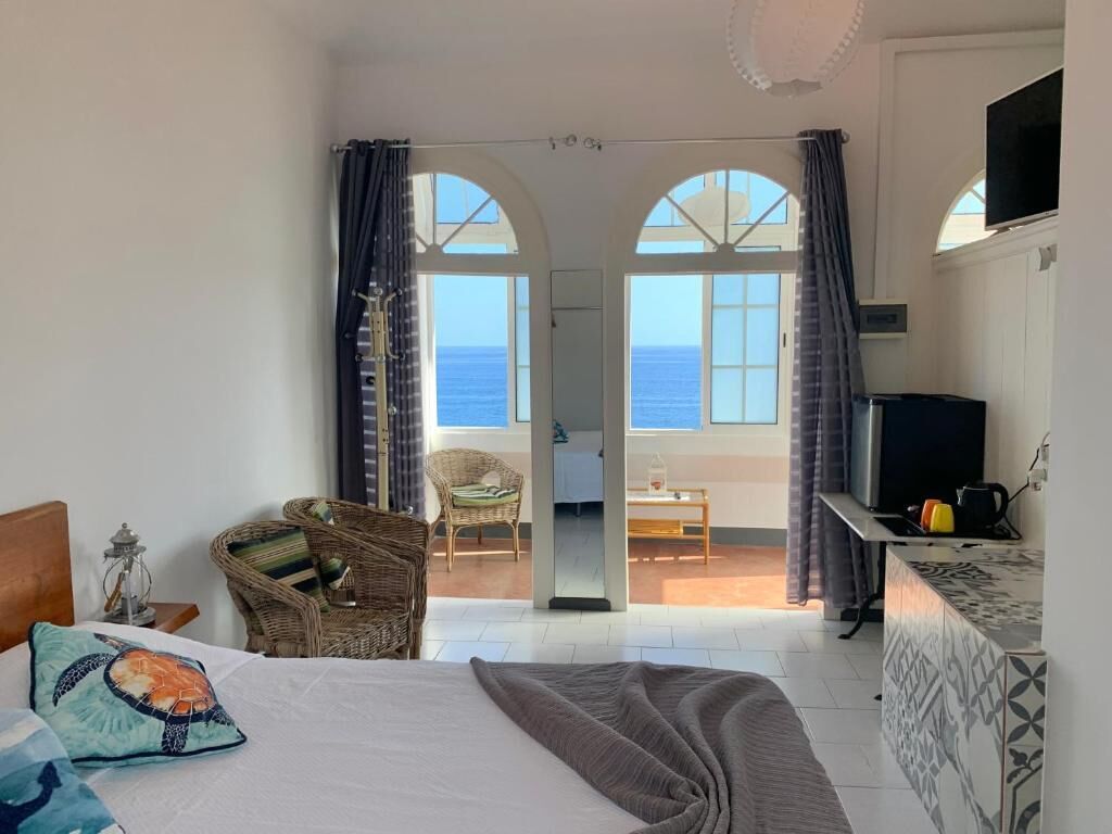 Fer et planche à repasser, accès à Internet, literie fournie