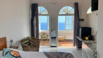 Fer et planche à repasser, accès à Internet, literie fournie