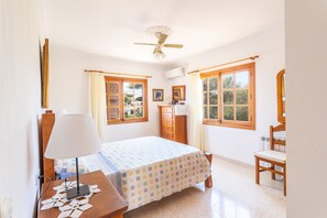 Room - Holiday Home Can Monxu in Cala Llombards with pool and sea view (Cala Llombards)