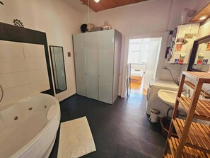 Shared Dormitory, 1 Bedroom, Smoking | Bathroom - Room-perfect Budget Stay in Vienna With (Vienna)